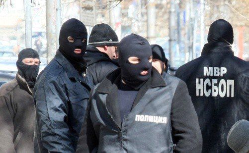 12 футболисти от Нефтохимик и Черноморец са задържани заради черно тото. Снимка БГНЕС