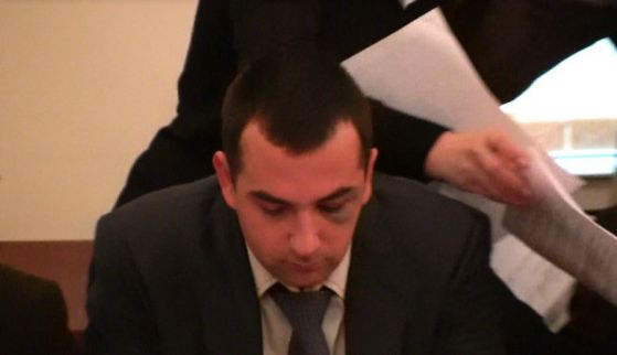 Иван Божилов с насинено око в парламента. Снимка: OFFNews