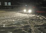30 нощуват в автобус, снегът го скрил от спасителите