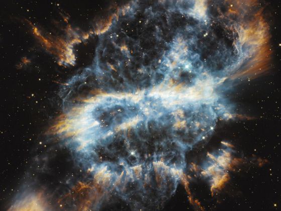 Коледната картичка на астрономите с е изглед от мъглявината NGC 5189. СНИМКА: НАСА/Хъбъл