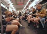 300 души по гащи в метрото в неделя (видео)