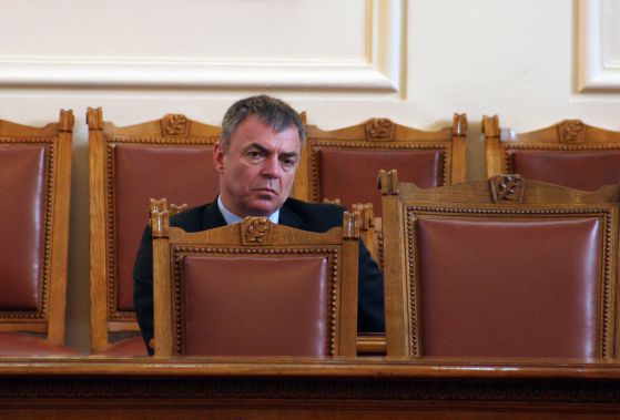 Министърът на образованието Сергей Игнатов по време на дебатите в парламента. Снимка: Сергей Антонов