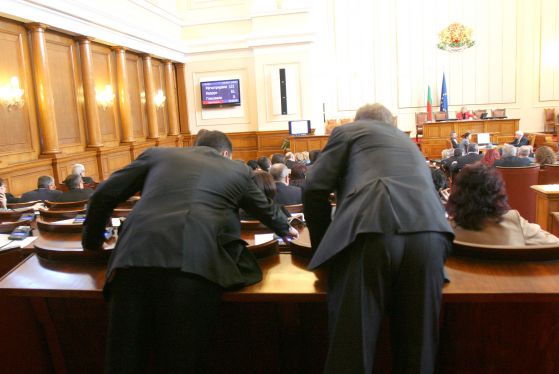Как се гласува в парламента. Снимка: Сергей Антонов