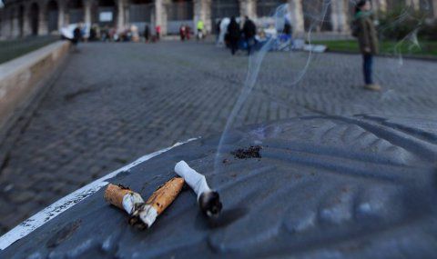 Узаконяват пушалните на открито в София. Снимка: БГНЕС