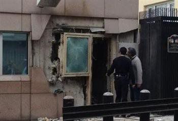 Взрив пред посолството на САЩ. Снимка: Нurriyetdailynews