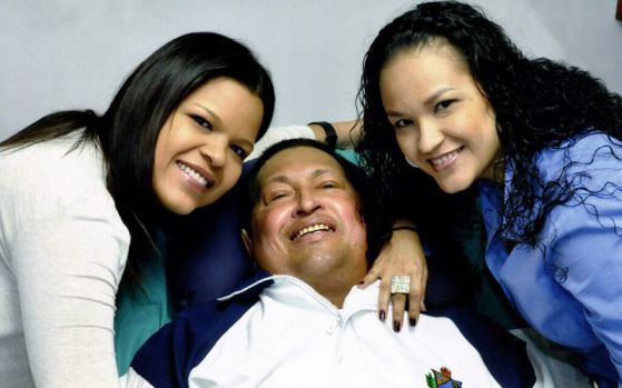 Уго Чавес с двете си дъщери. Снимка: ЕПА