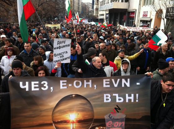 Високите сметки за ток изкараха хиляди българи на протести. Снимка: БГНЕС