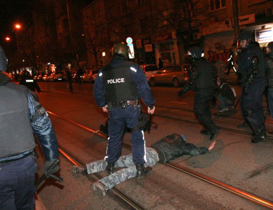 Арести по време протеста в София. Снимки: Сергей Антонов