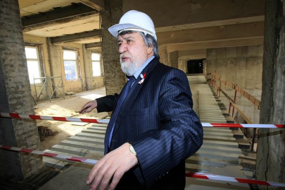 Вежди Рашидов на инспекция на строежа на Българския Лувър. Снимка: БГНЕс