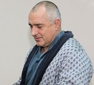 Борисов в болничен халат, Снимка: БГНЕС