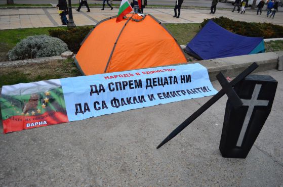 Палатковият лагер във Врана може да се разрасне до 200 палатки, заканиха се протестиращите. Снимка: Булфото