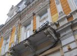 Балкон падна в Русе, по чудо няма жертви (снимки)
