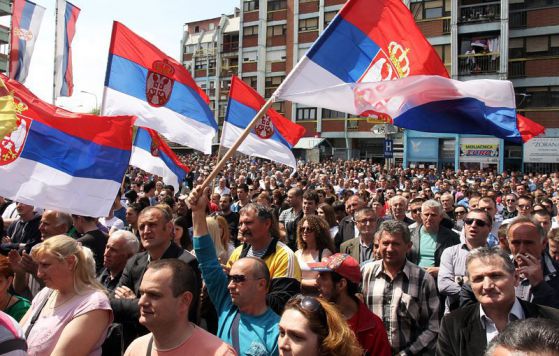 Хиляди сърби протестираха срещу споразумението между Сърбия и Косово. Снимка: ЕПА
