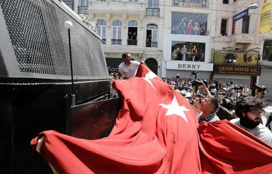 60 арестувани и десетки ранени при протестите в Турция, Снимка: БГНЕС