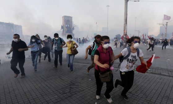 Протести в Турция. Снимка: EPA/БГНЕС