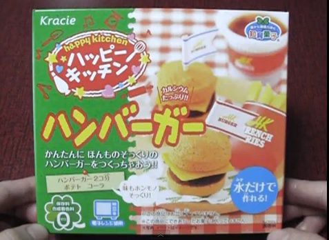 Бургер, картофки и кола на прах в японски комплект за деца. 