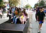 Младежи "рециклираха" релсите на бул. Витоша
