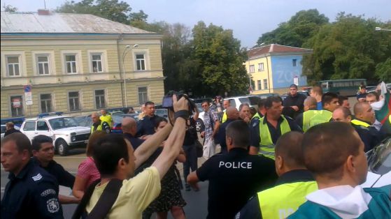 Протестиращите на улица Раковска. Снимка OFFNews
