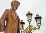 Близки на Вапцаров искат статуята му да излезе от Музея на социализма