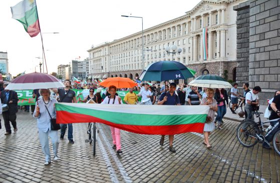 Участниците в 86-ият протест почетоха Георги Марков. Снимка: Булфото