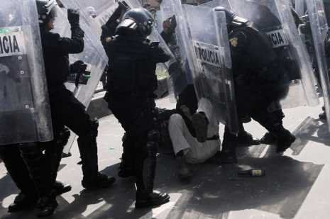 Сблъсъци на учителски протести в Мексико, Снимка: Reuters