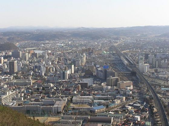 Град Фукушима има население от 290 хил. души.