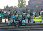 Грийнпийс на протест пред паметника на Съветската армия