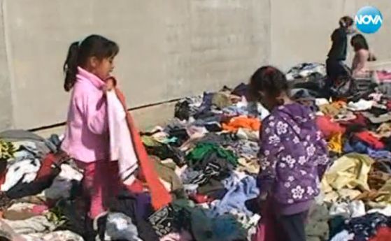 Дарения за бежанци останаха на боклука. Кадър: Нова ТВ