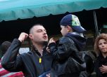Хора на Бареков блокират президентството с телата си