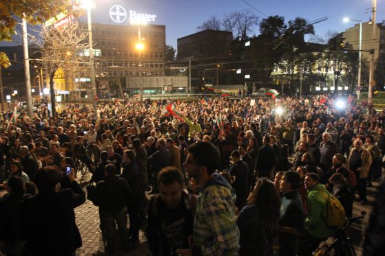 Хиляди се събраха на протеста тази вечер след призива за подкрепа на студентите, Снимка: Сергей Антонов