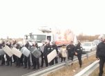 Жандармерията спря животновъдите по пътя им за София (видео)