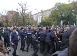 МВР проверява полицаи, употребили насилиe на протестите