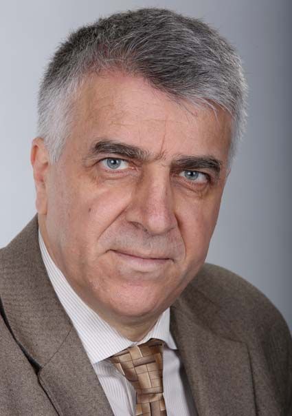 Проф. Румен Гечев - вицепремиер и министър в правителството на Жан Виденов, депутат от Коалиция за България и преподавател в УНСС.