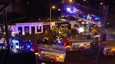 Хеликоптер се разби в бар в Глазгоу. Снимка: BBC