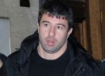 Антон Петров - Хамстера е един от биячите пред заведението на "Оборище"