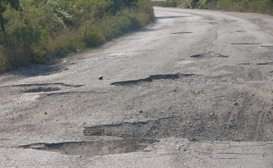 АПИ обещава да вложи допълнително 8 млн. лв. в ремонти на пътищата.
