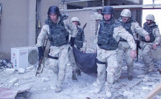 Петима българи загинаха на 27 декемеври 2003 година при атака на кола бомба в българската база в Кербала, Ирак. Снимка: Мариян Колев