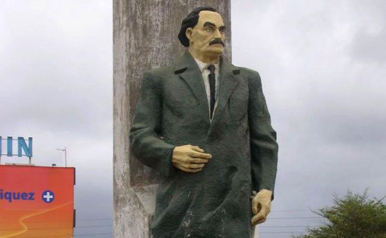 Паметникът на Георги Димитров в Бенин. Снимка: Булфото