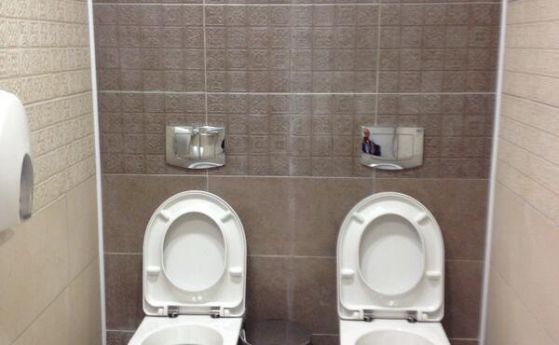 Тоалетната в Олимпийския център по биатлон в Сочи