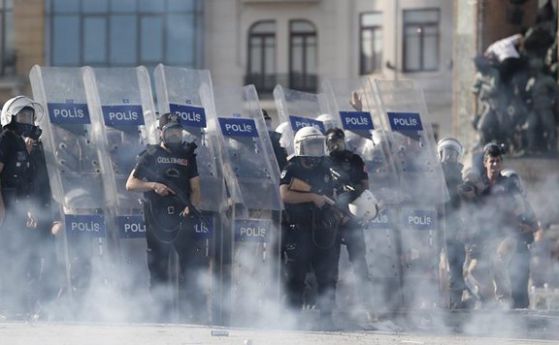 Съдят четирима турски полицаи, пребили до смърт 19-годишен протестиращ