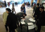 Събират подписи за референдума в подлеза на Ректората