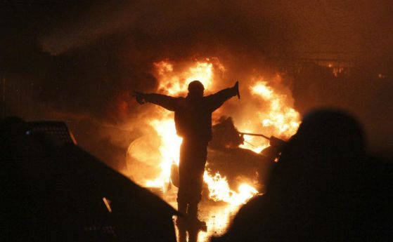 Беркут щурмува Майдана