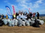 Доброволци чистят българските плажове през април
