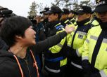 Протест на близките на потъналите с кораба в Южна Корея