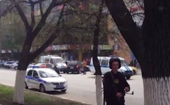 Въоръжен мъж взе 4-ма заложници в руска банка