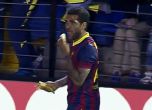 Футболист на Барселона изяде банан, подхвърлен от трибуните (видео)