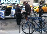 Арестуваха Алек Болдуин  - карал колело в грешната посока