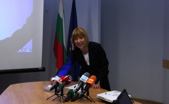 Анелия Клисарова, министър на образованието и науката