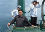 Ким Чен Ун се разходи с подводница (снимки)