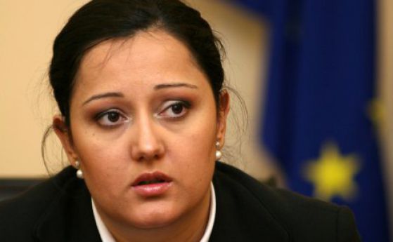 Андреева раздала 0,5 млн. лв. на служителите си за „постигнати резултати“